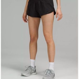 Lululemon Hotty Hot Low-Rise Lined Short 2.5"